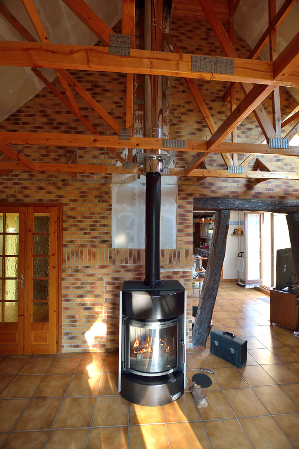 installer des conduits métalliques électriques à droite